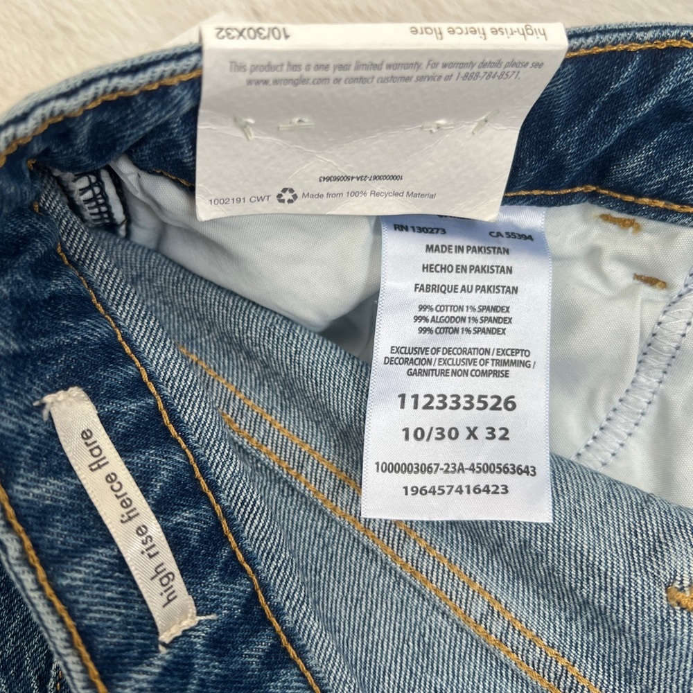 Wrangler Women’s Flare Jeans – Size 30x32 – New With Tags - Picture 8 of 11